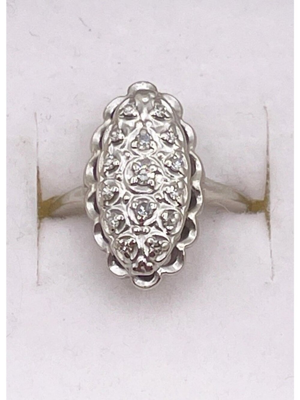 Vintage 14K White Gold And Diamond Accent Oval Filigree Dainty Ring Size 4.75